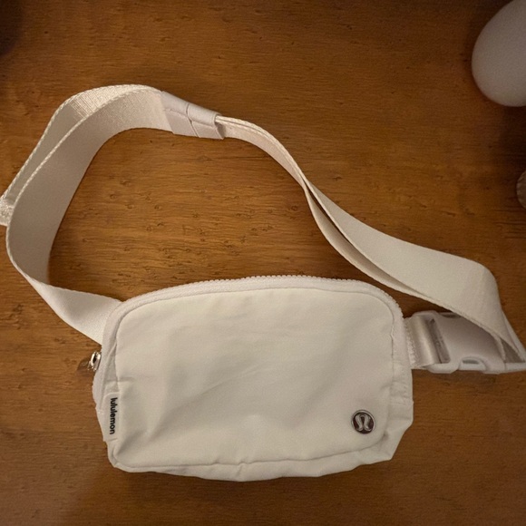 Lululemon White Crossbody Bag - Picture 2 of 5